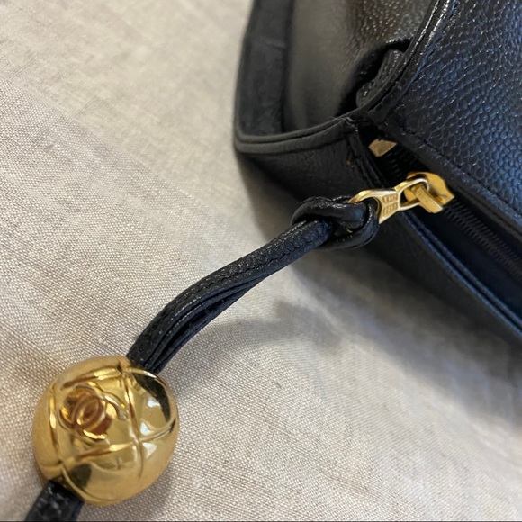 Vintage Chanel Egg Shaped bag - Picture 7 of 12